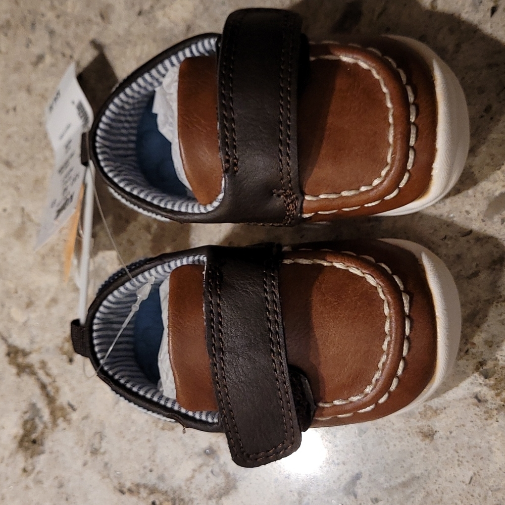 Carter's size 3 Velcro moccasin nwt